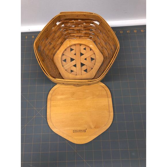 Longaberger 1998 Hexagon Basket with Wooden lid and liner - Picture 3 of 7